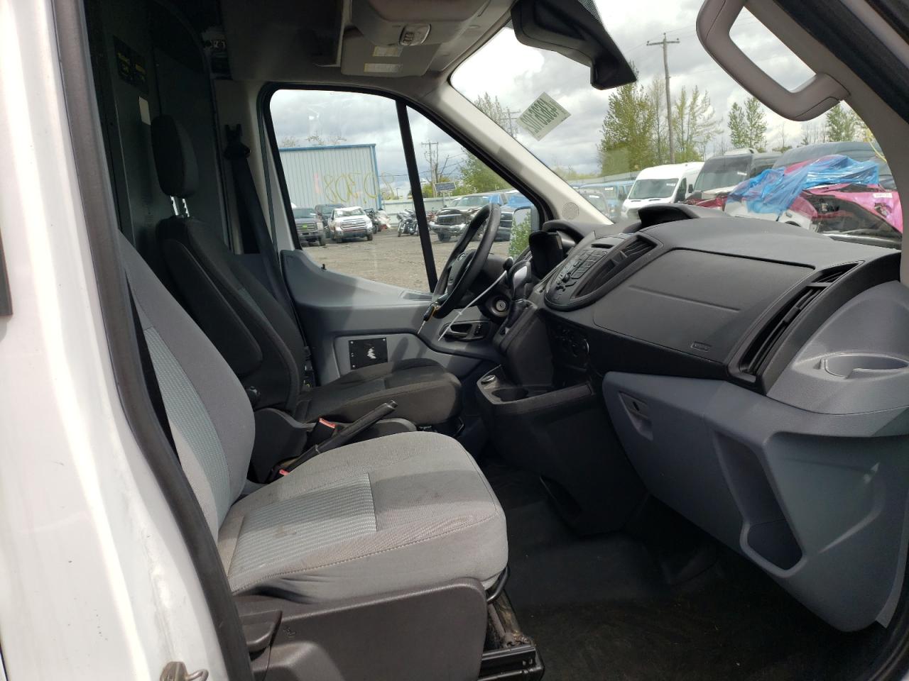 Photo 5 from auction – 2018 FORD TRANSIT T- with VIN 1FTYR2CM0JKA38692