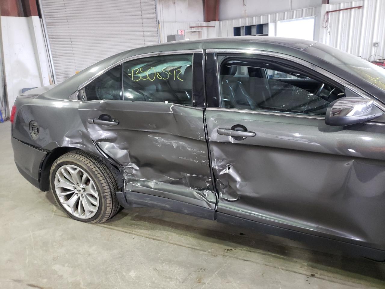 Photo 9 from auction – 2017 FORD TAURUS LIM with VIN 1FAHP2F81HG120910