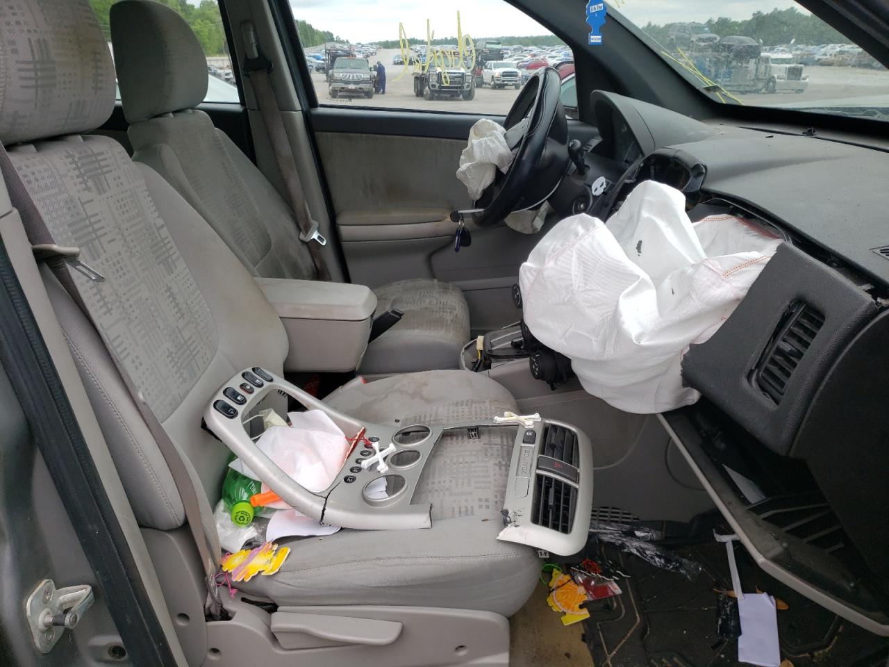 Photo 5 from auction – 2006 CHEVROLET EQUINOX LS with VIN 2CNDL13F566066568