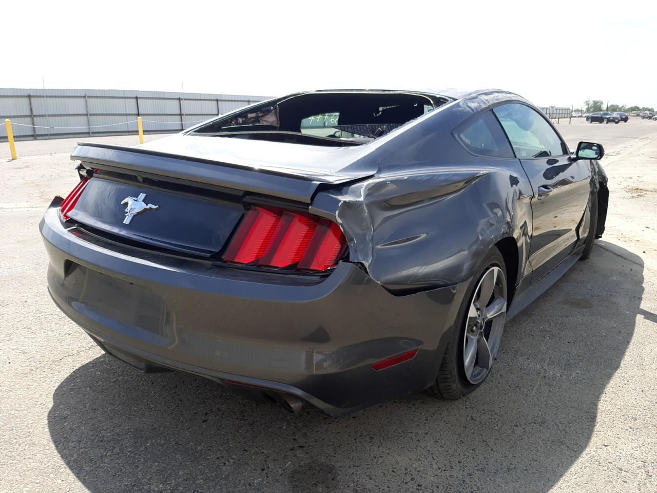Photo 4 from auction – 2016 FORD MUSTANG with VIN 1FA6P8AM7G5323129