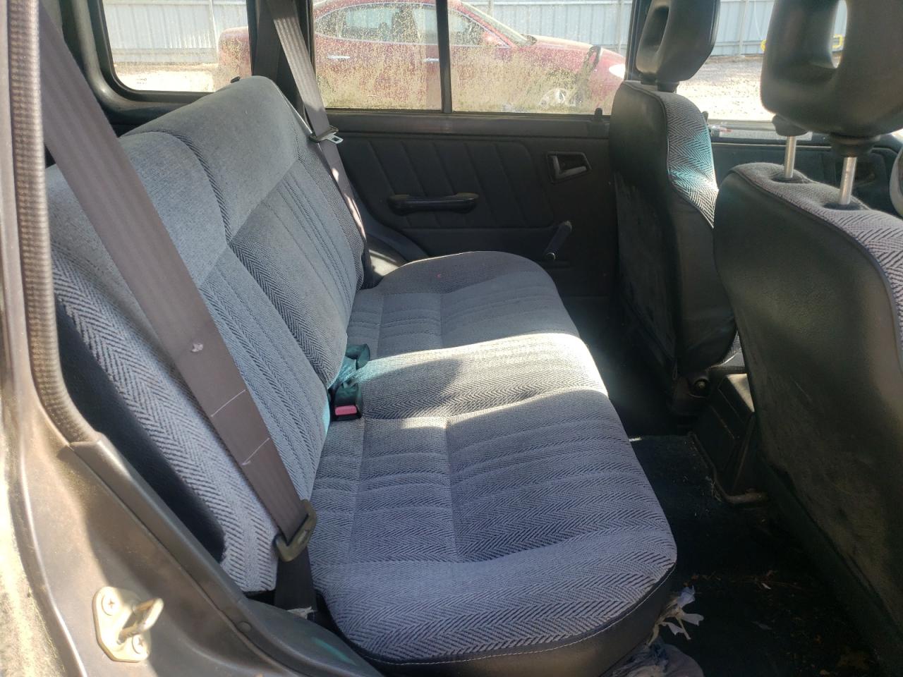 Photo 6 from auction – 1994 SUZUKI SIDEKICK J with VIN 2S3TE02V8R6413197