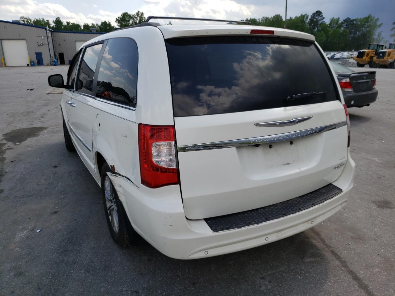 Photo 3 from auction – 2013 CHRYSLER TOWN & COU with VIN 2C4RC1CG0DR534088