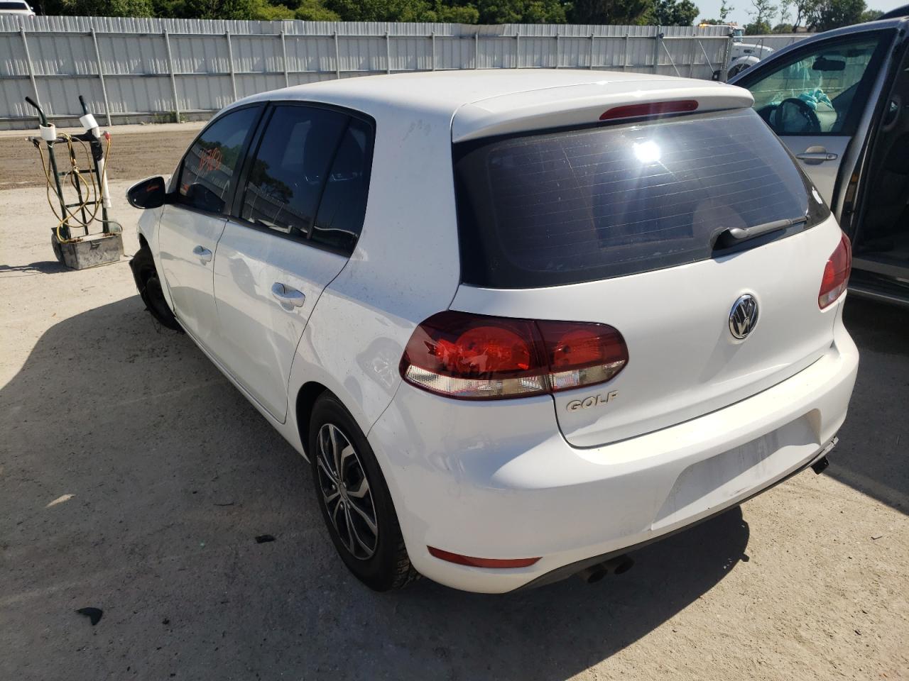 Photo 3 from auction – 2010 VOLKSWAGEN GOLF with VIN WVWDA7AJ1AW095889