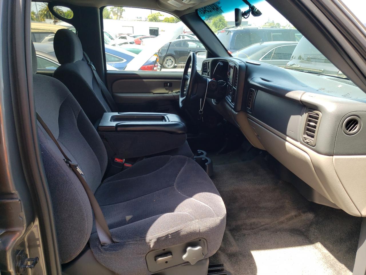 Photo 5 from auction – 2002 GMC YUKON with VIN 1GKEC13V22J277454