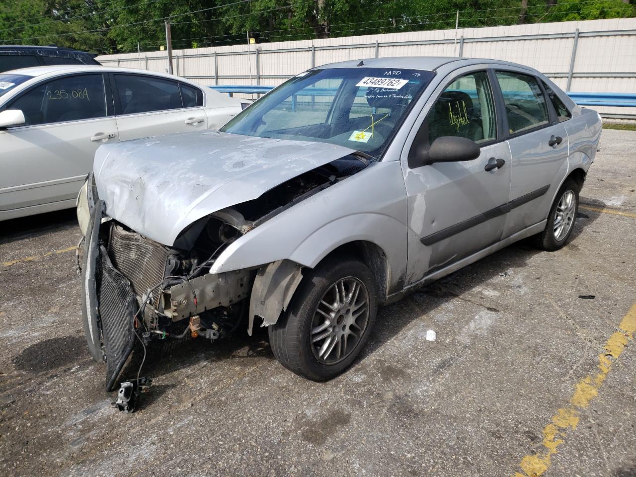 Photo 2 from auction – 2005 FORD FOCUS ZX4 with VIN 1FAFP34N55W129729