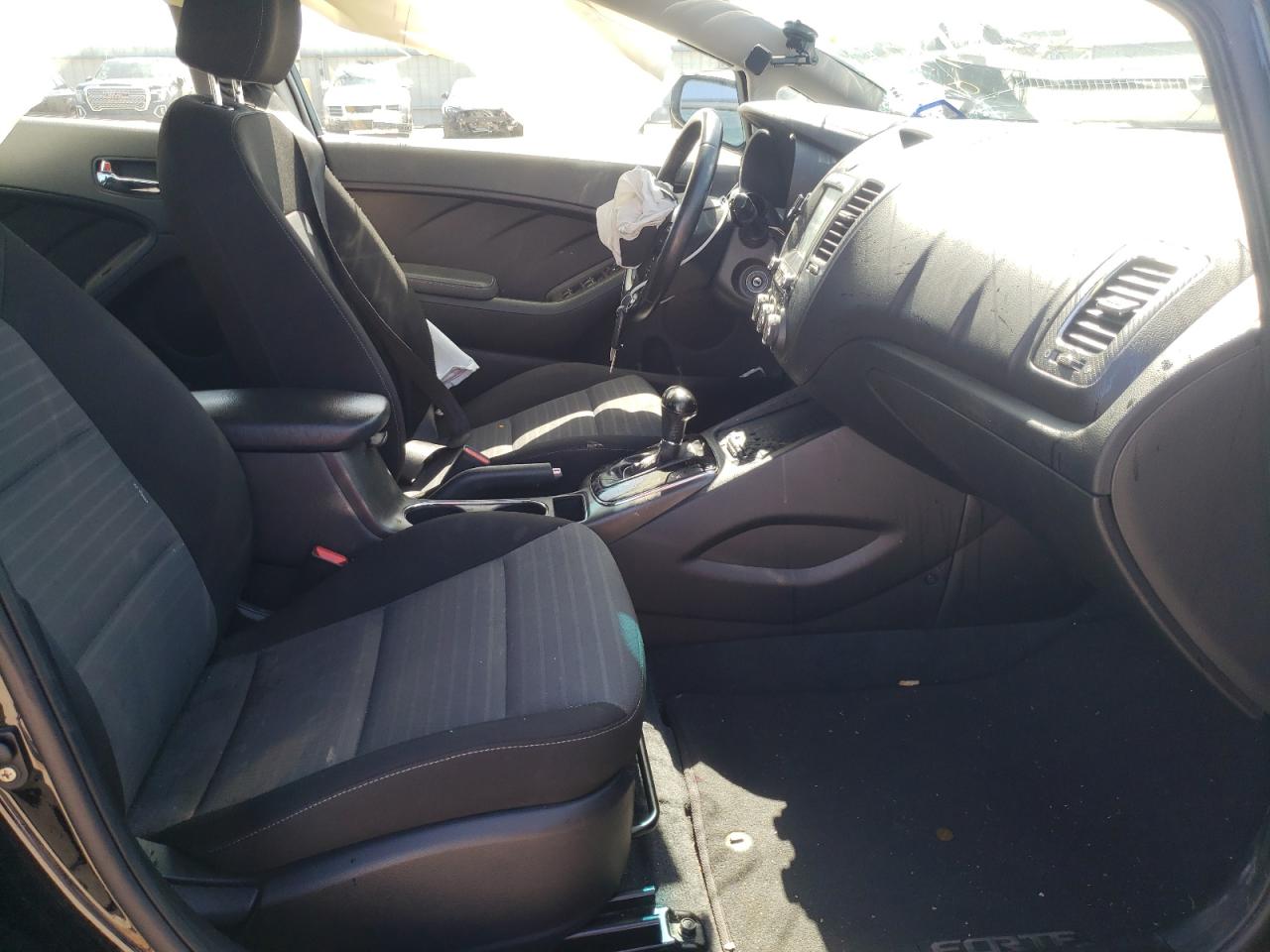 Photo 5 from auction – 2017 KIA FORTE LX with VIN 3KPFL4A73HE106210