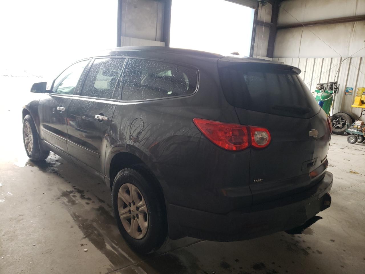 Photo 3 from auction – 2011 CHEVROLET TRAVERSE L with VIN 1GNKVEED5BJ331406