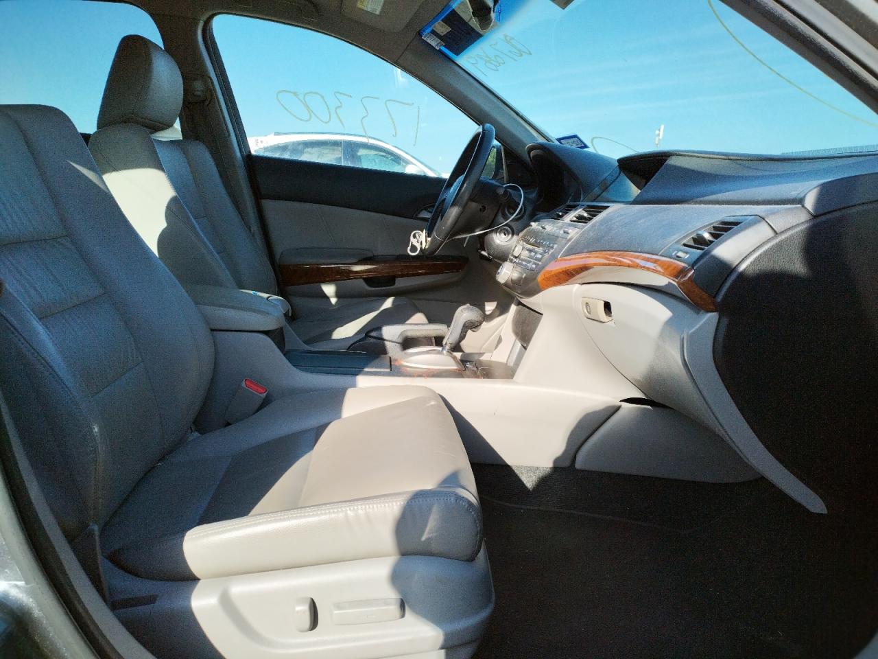 Photo 5 from auction – 2011 HONDA ACCORD EXL with VIN 1HGCP2F89BA067289