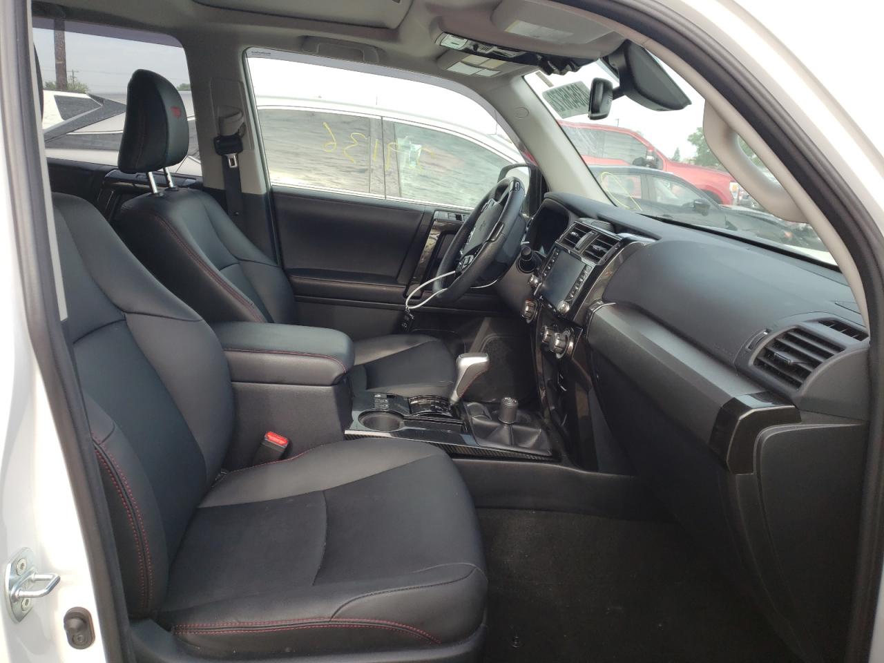 Photo 5 from auction – 2020 TOYOTA 4RUNNER SR with VIN JTEBU5JR0L5743672