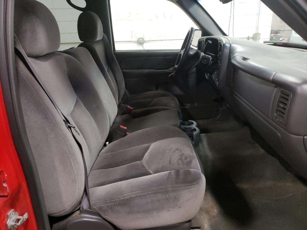 Photo 5 from auction – 2005 GMC NEW SIERRA with VIN 2GTEK13TX51206031