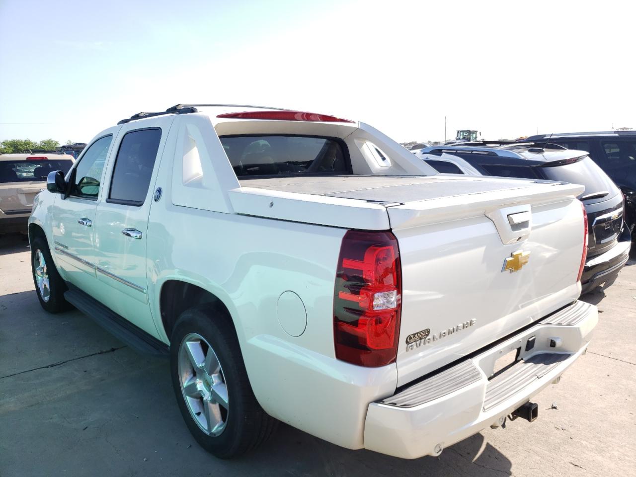 Photo 3 from auction – 2013 CHEVROLET AVALANCHE with VIN 3GNMCGE08DG350804