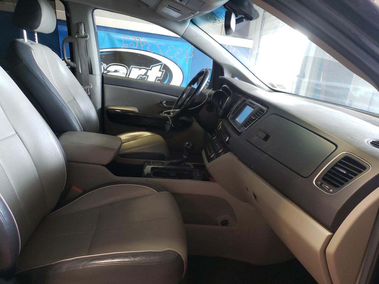 Photo 5 from auction – 2015 KIA SEDONA EX with VIN KNDMC5C18F6060477