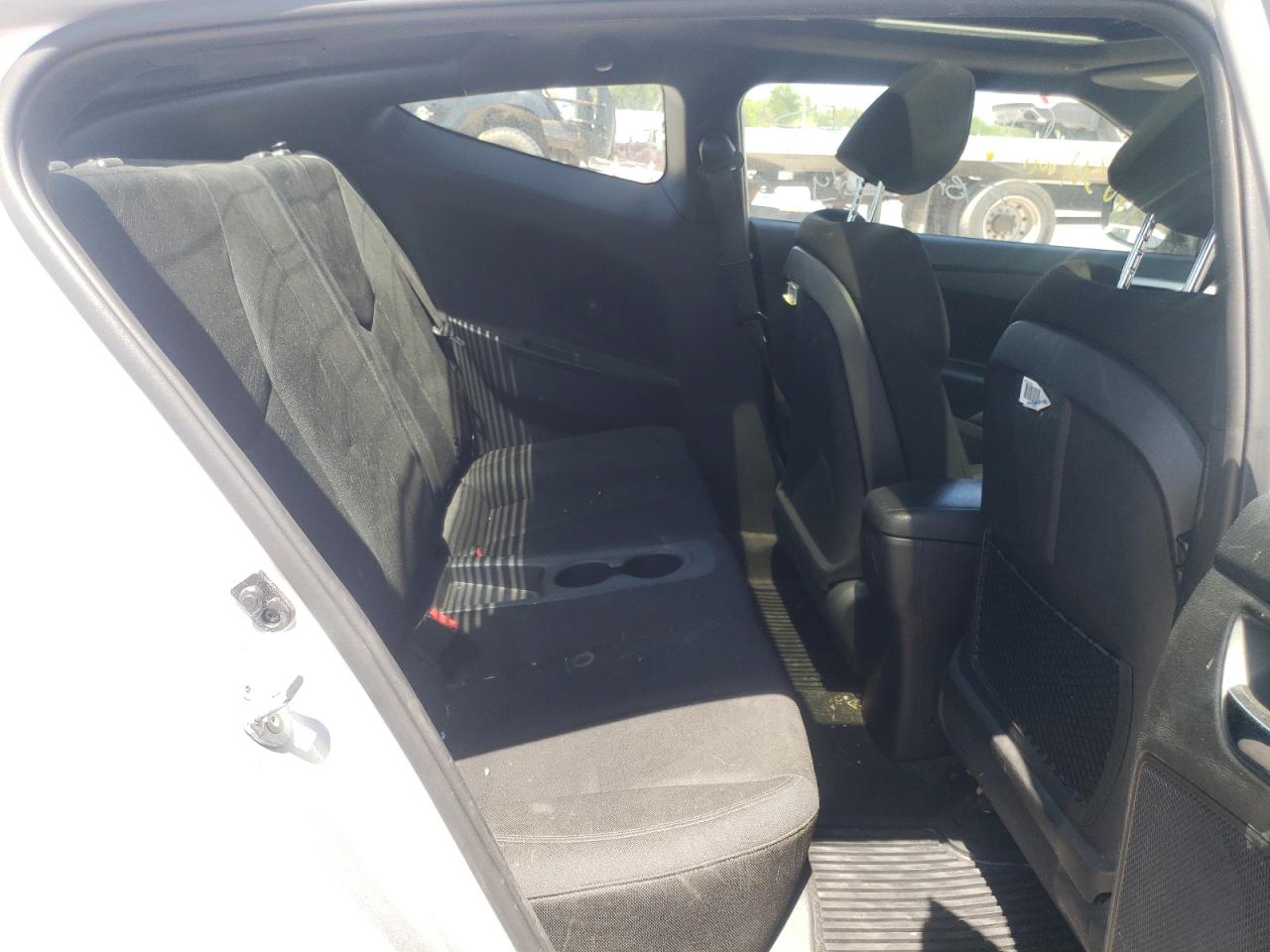 Photo 6 from auction – 2017 HYUNDAI VELOSTER with VIN KMHTC6AD2HU318209