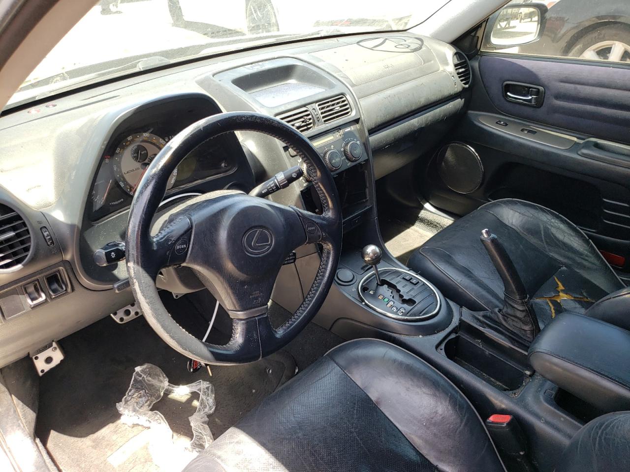 Photo 8 from auction – 2002 LEXUS IS 300 with VIN JTHBD192020038983