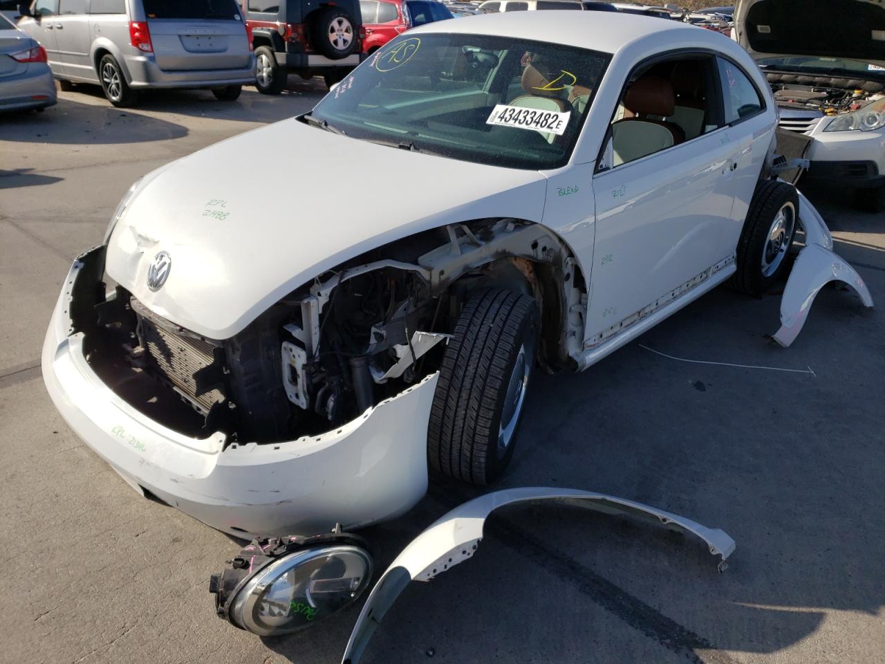 Photo 2 from auction – 2015 VOLKSWAGEN BEETLE with VIN 3VWF17AT8FM653123