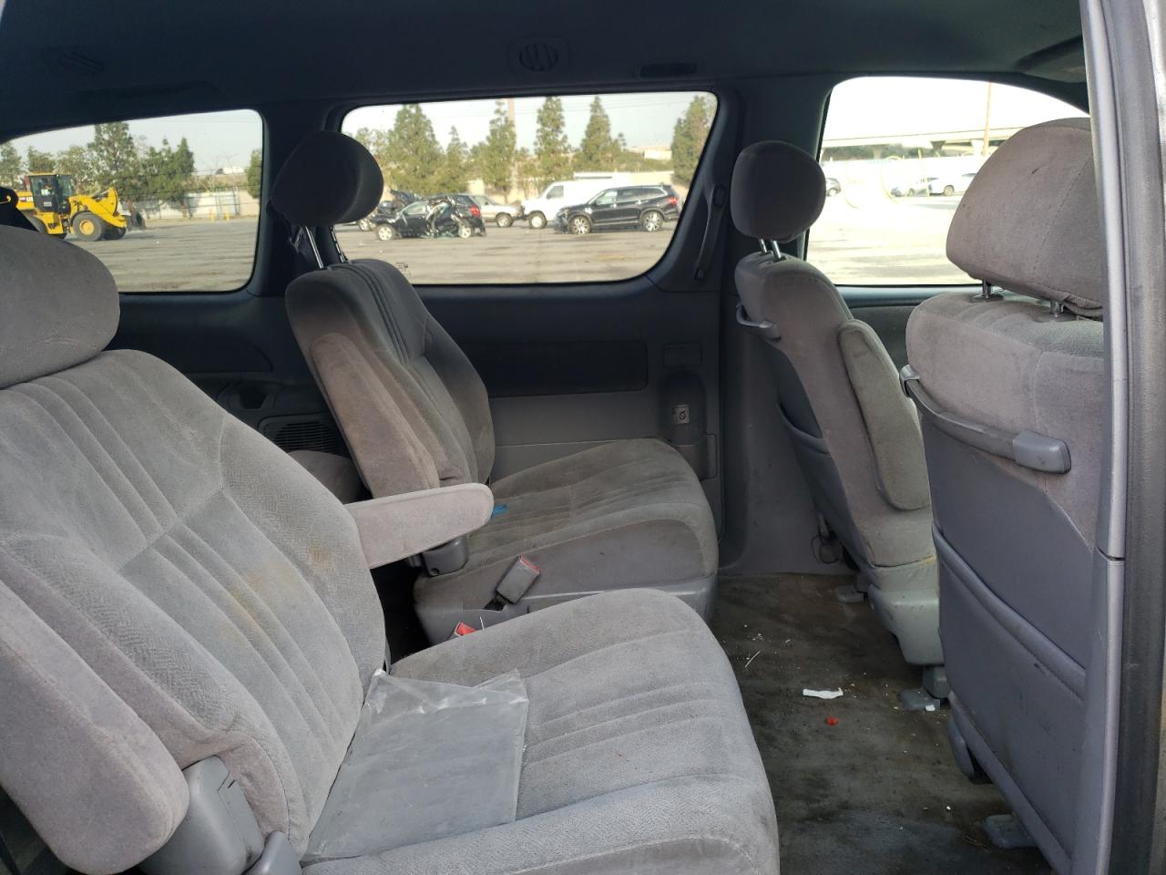Photo 6 from auction – 2003 TOYOTA SIENNA LE with VIN 4T3ZF13C43U550108
