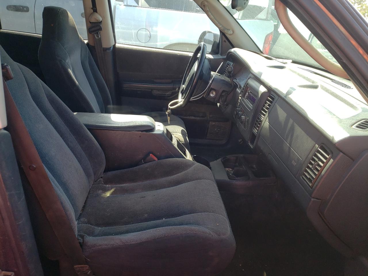 Photo 5 from auction – 2004 DODGE DAKOTA QUA with VIN 1D7HL48N64S585779