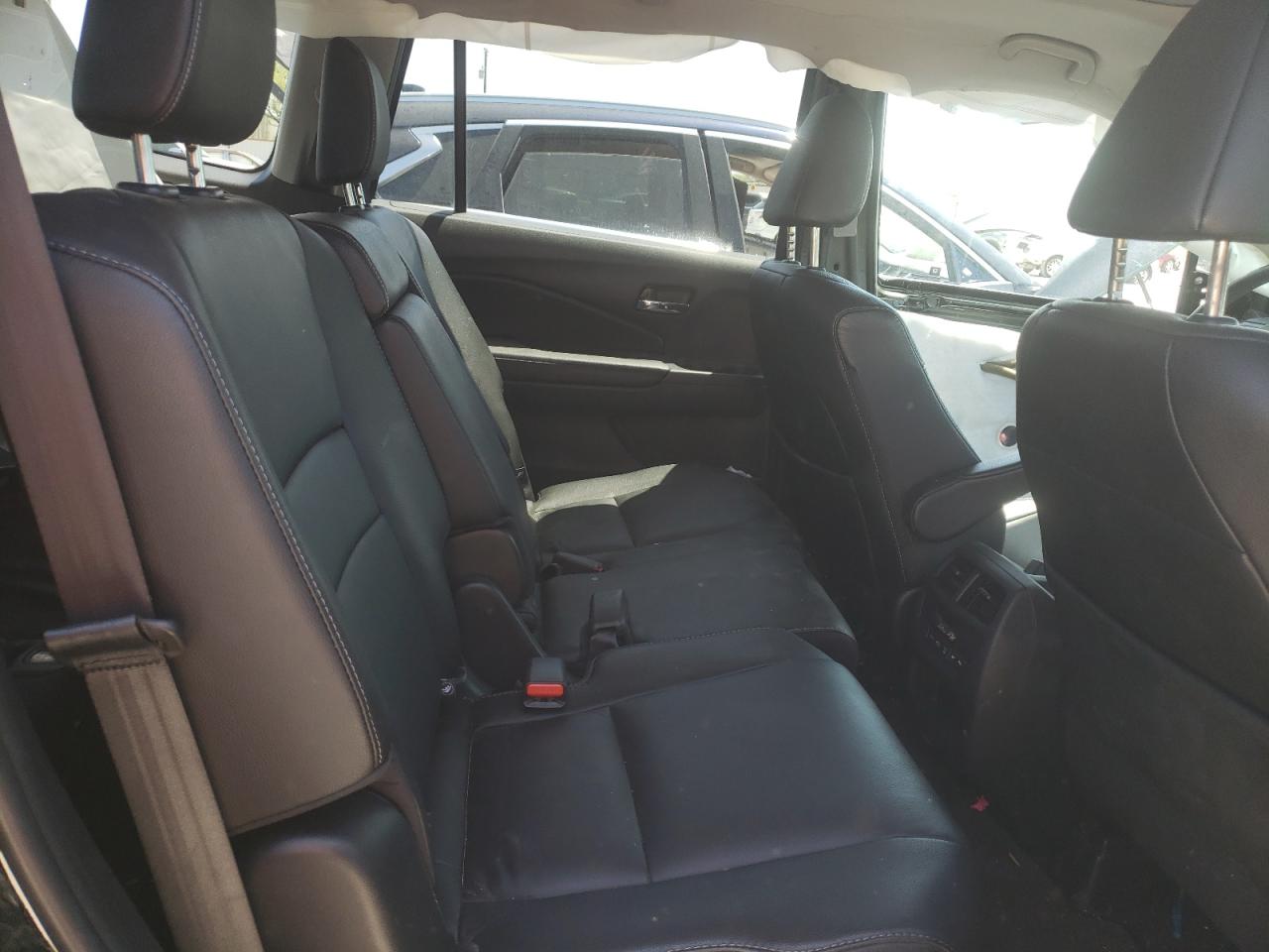 Photo 6 from auction – 2016 HONDA PILOT EXL with VIN 5FNYF6H50GB104794