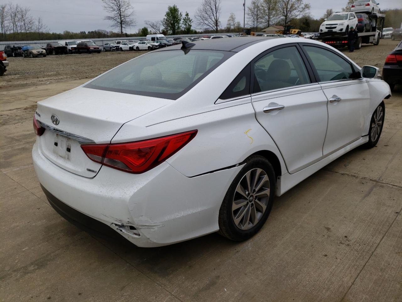 Photo 4 from auction – 2014 HYUNDAI SONATA SE with VIN 5NPEC4AC0EH835913