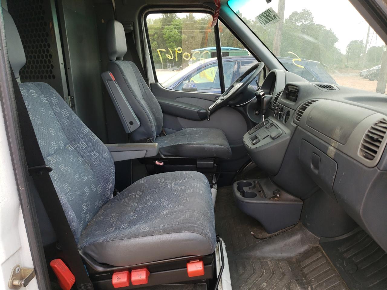 Photo 5 from auction – 2005 SPRINTER 2500 SPRIN with VIN WD2PD744255750257