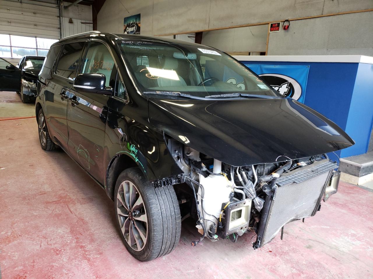 KIA SEDONA EX 2015 with VIN KNDMC5C18F6060477 - Photo from auction