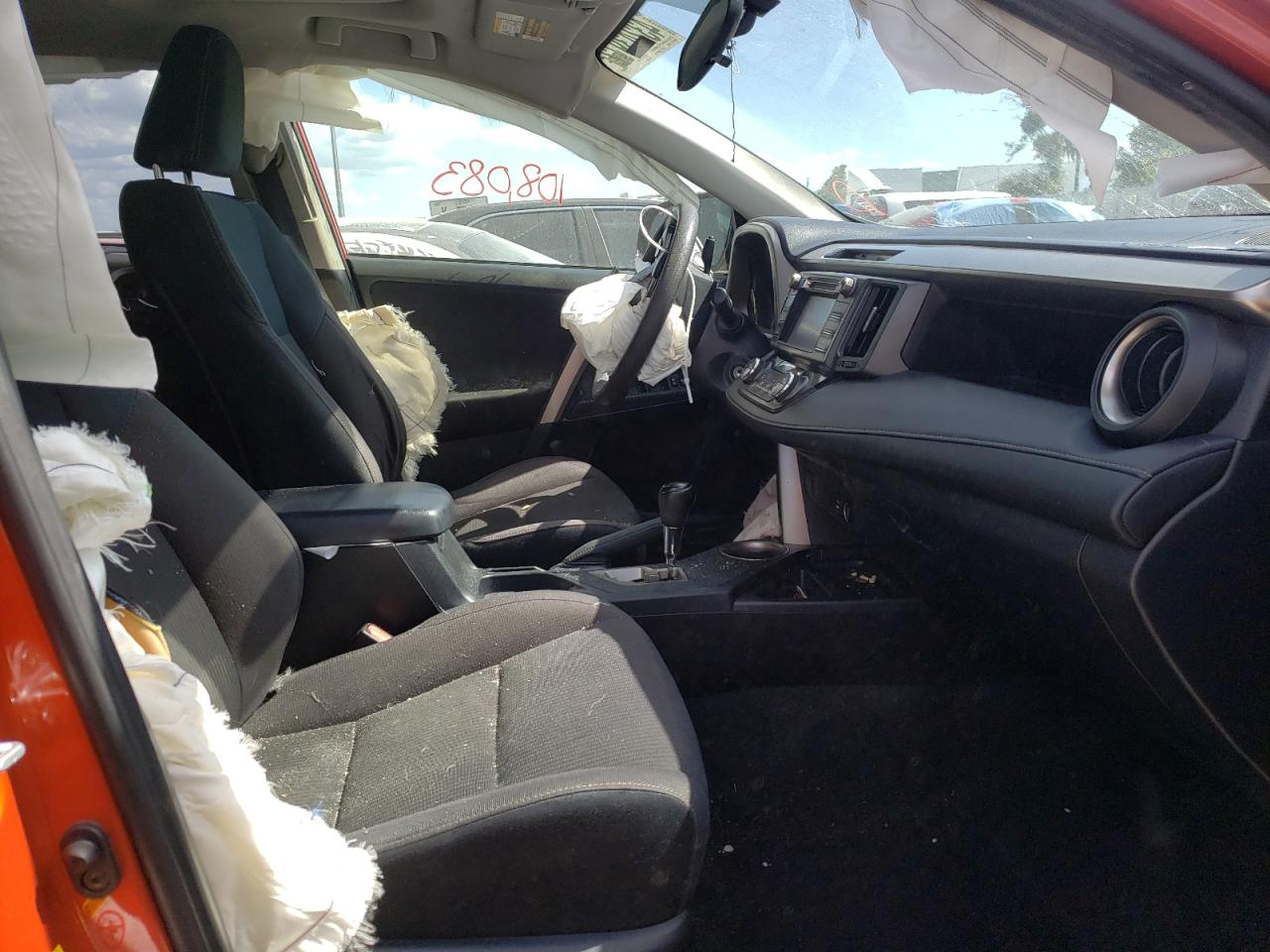 Photo 5 from auction – 2015 TOYOTA RAV4 XLE with VIN JTMWFREV9FD063844