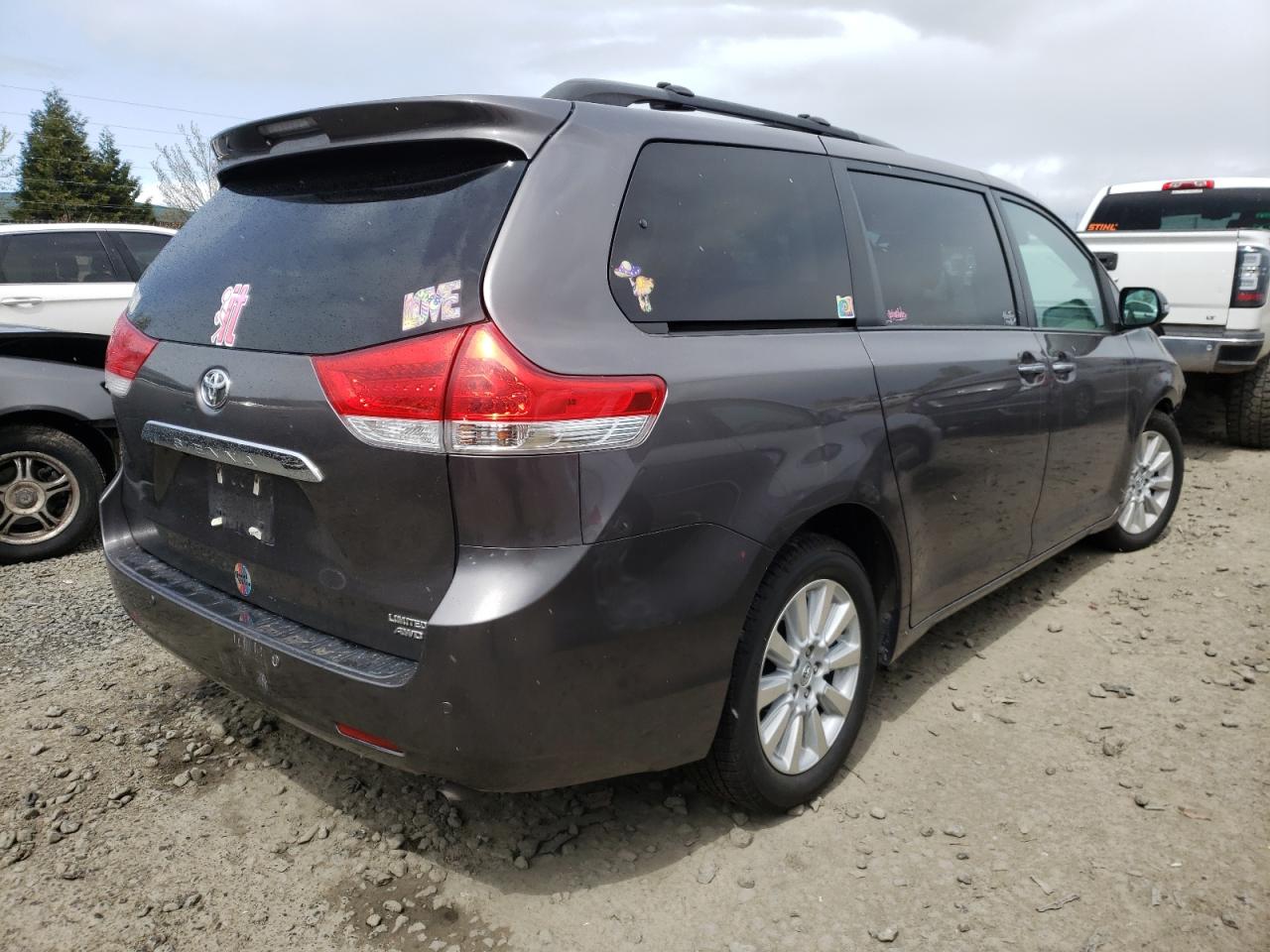 Photo 4 from auction – 2013 TOYOTA SIENNA XLE with VIN 5TDDK3DCXDS069010