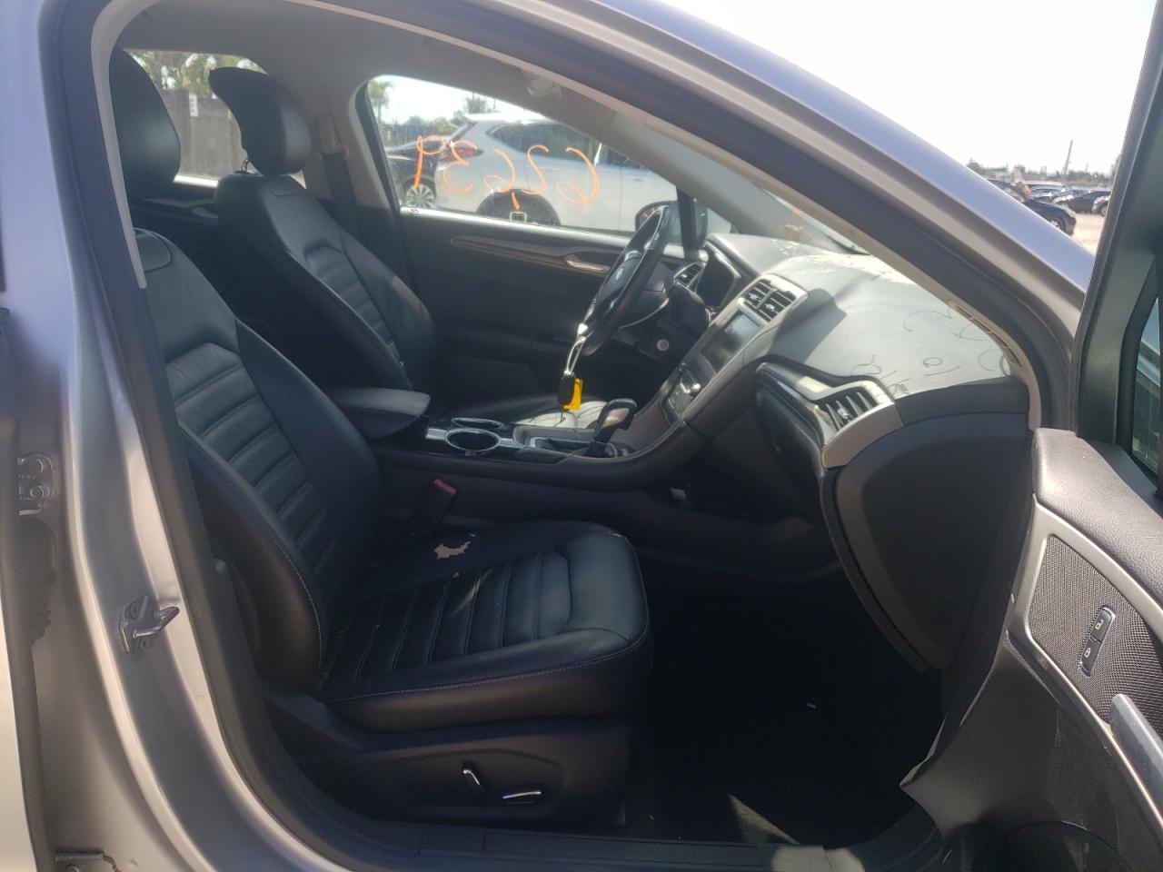 Photo 15 from auction – 2013 FORD FUSION SE with VIN 3FA6P0HR0DR188703