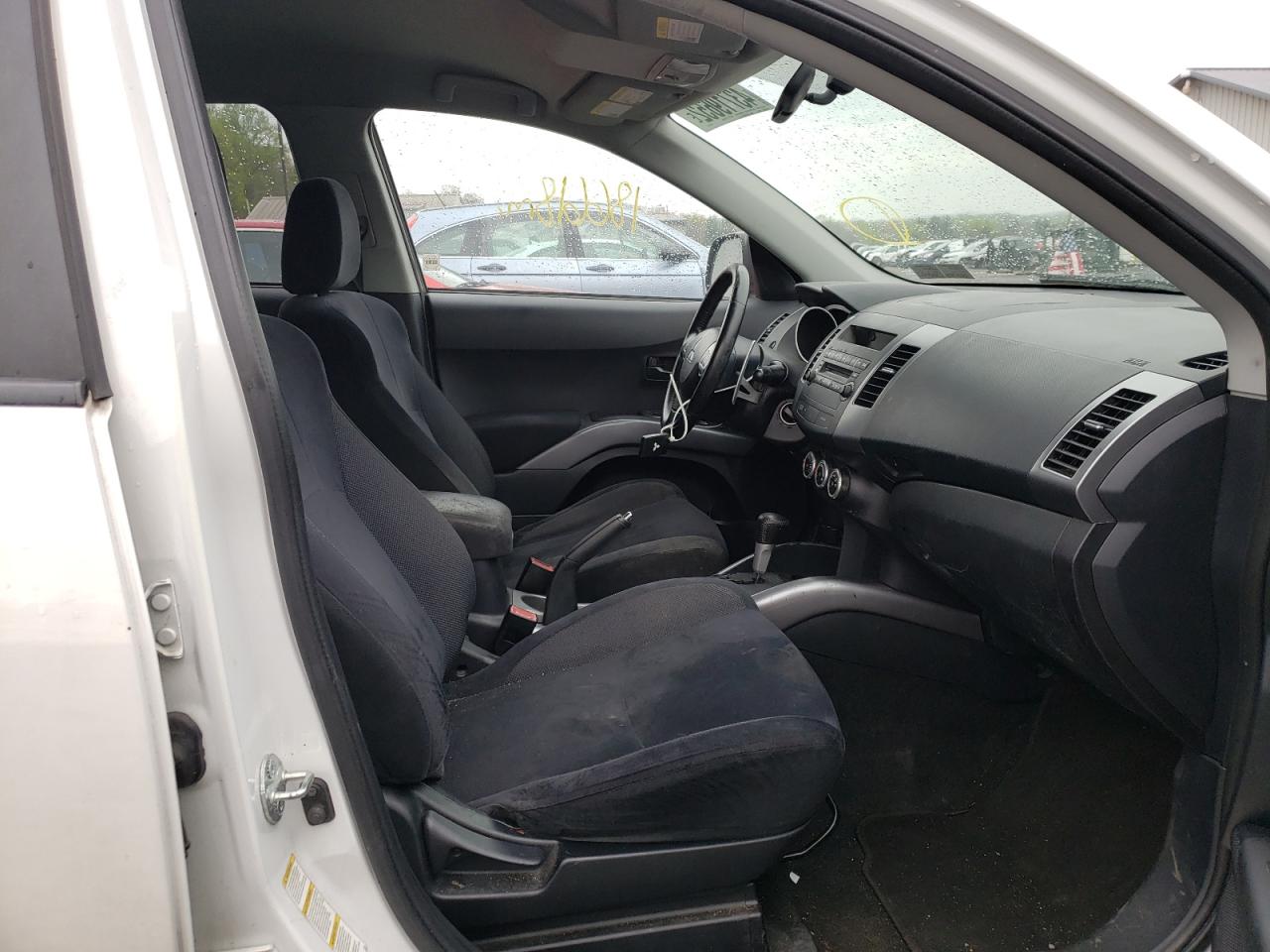 Photo 5 from auction – 2007 MITSUBISHI OUTLANDER with VIN JA4MT41X07U006177