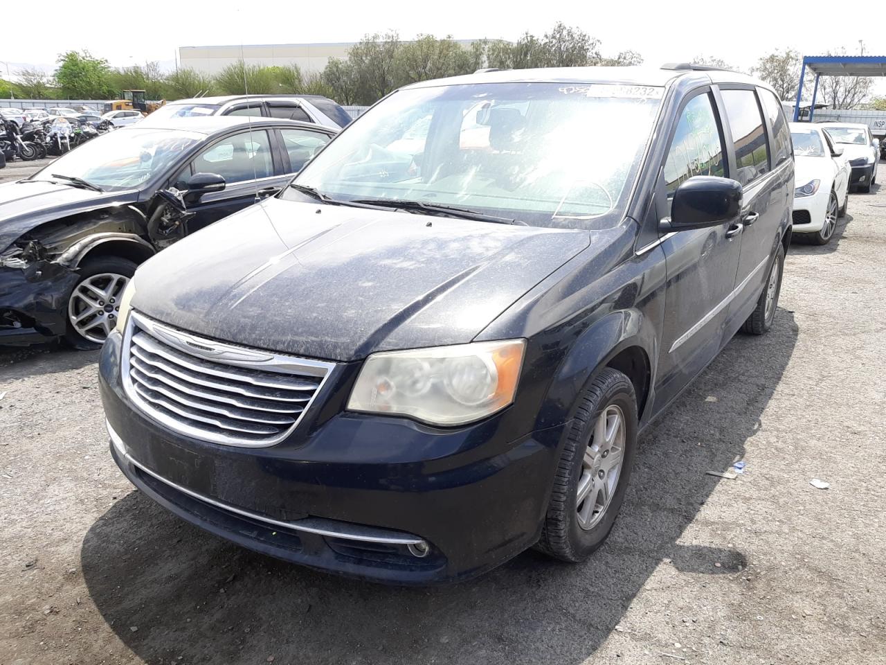 Photo 2 from auction – 2012 CHRYSLER TOWN & COU with VIN 2C4RC1BG1CR126652