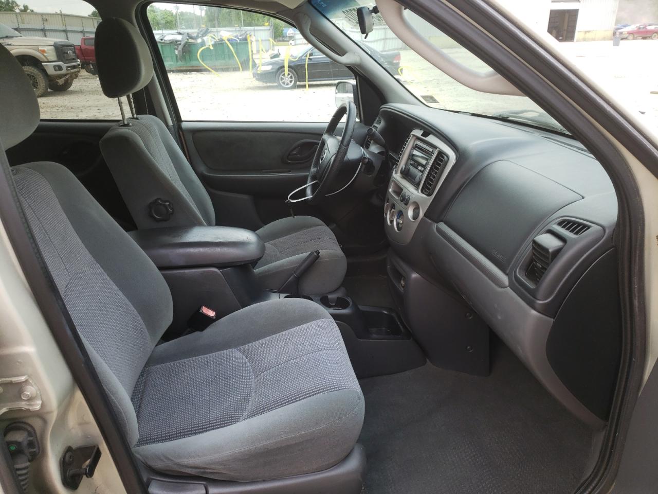 Photo 5 from auction – 2004 MAZDA TRIBUTE LX with VIN 4F2YZ94154KM09086