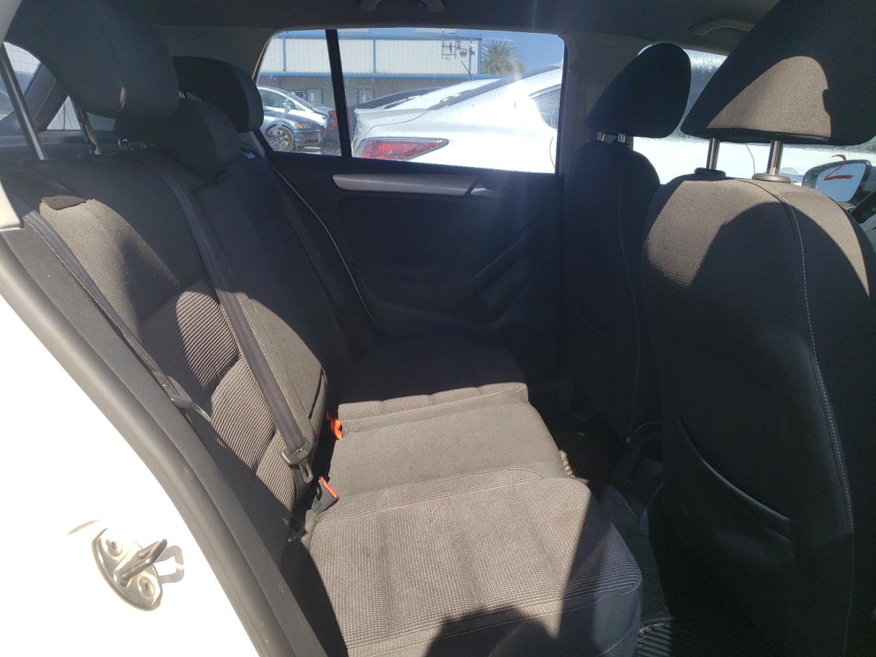 Photo 6 from auction – 2010 VOLKSWAGEN GOLF with VIN WVWDA7AJ1AW095889