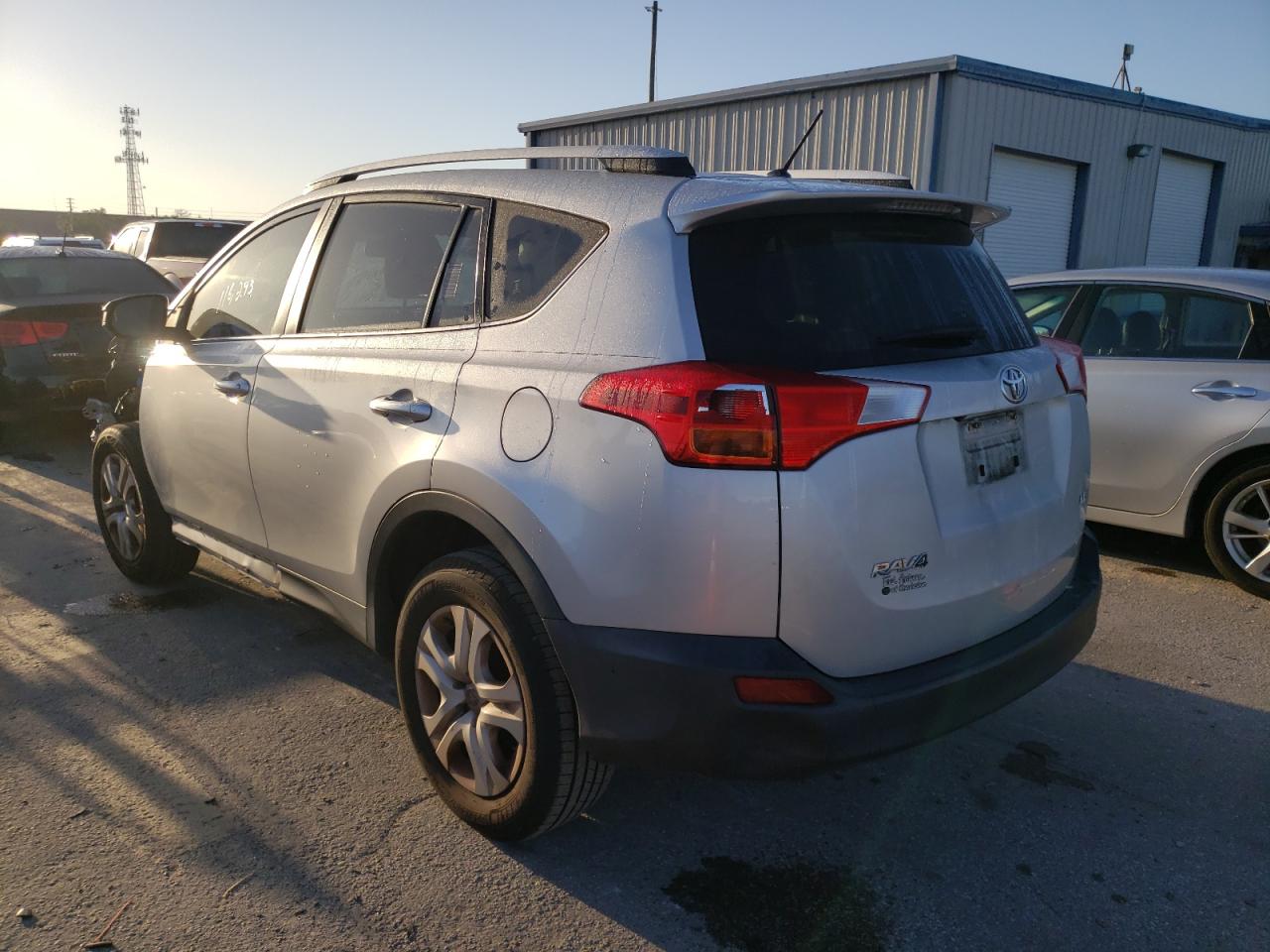 Photo 3 from auction – 2015 TOYOTA RAV4 LE with VIN JTMZFREV6FJ035613