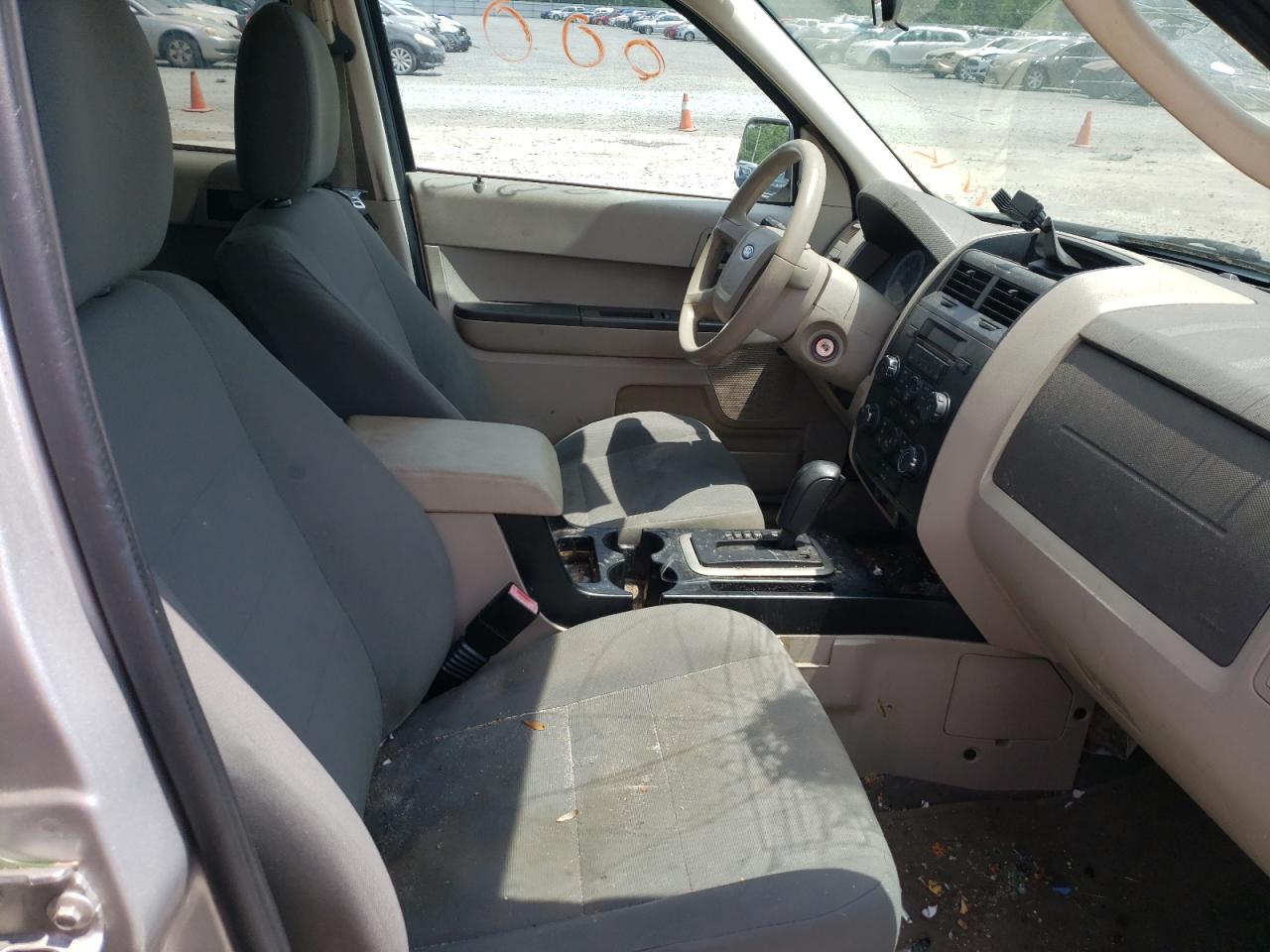 Photo 5 from auction – 2009 FORD ESCAPE XLS with VIN 1FMCU02779KB21973