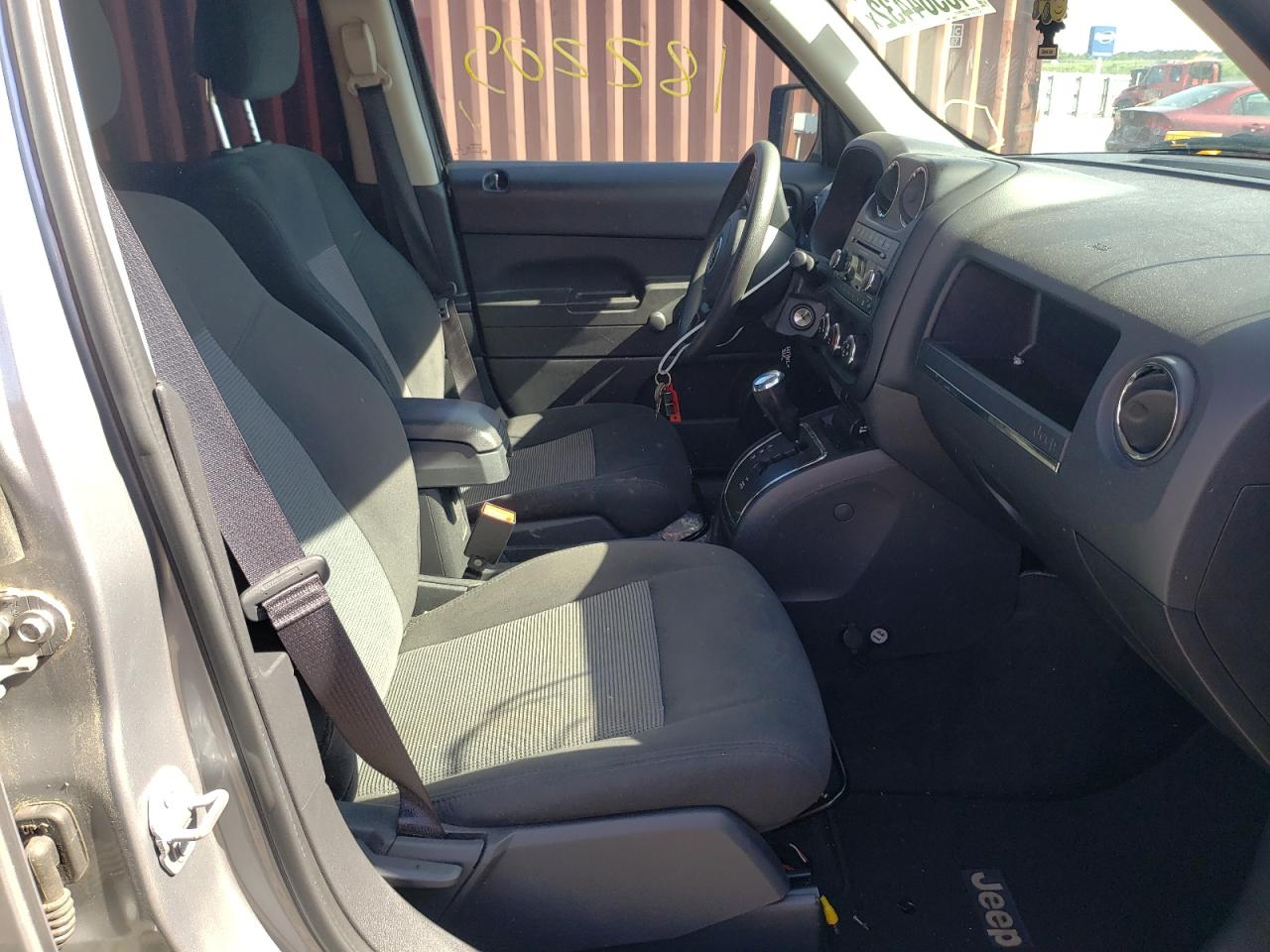 Photo 5 from auction – 2017 JEEP PATRIOT SP with VIN 1C4NJPBA8HD207452