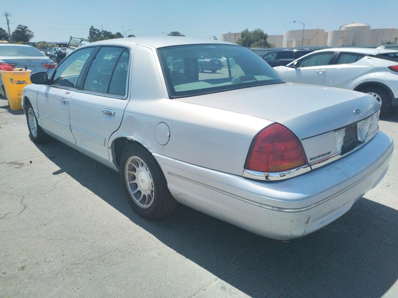 Photo 3 from auction – 1999 FORD CROWN VICT with VIN 2FAFP74W8XX158374