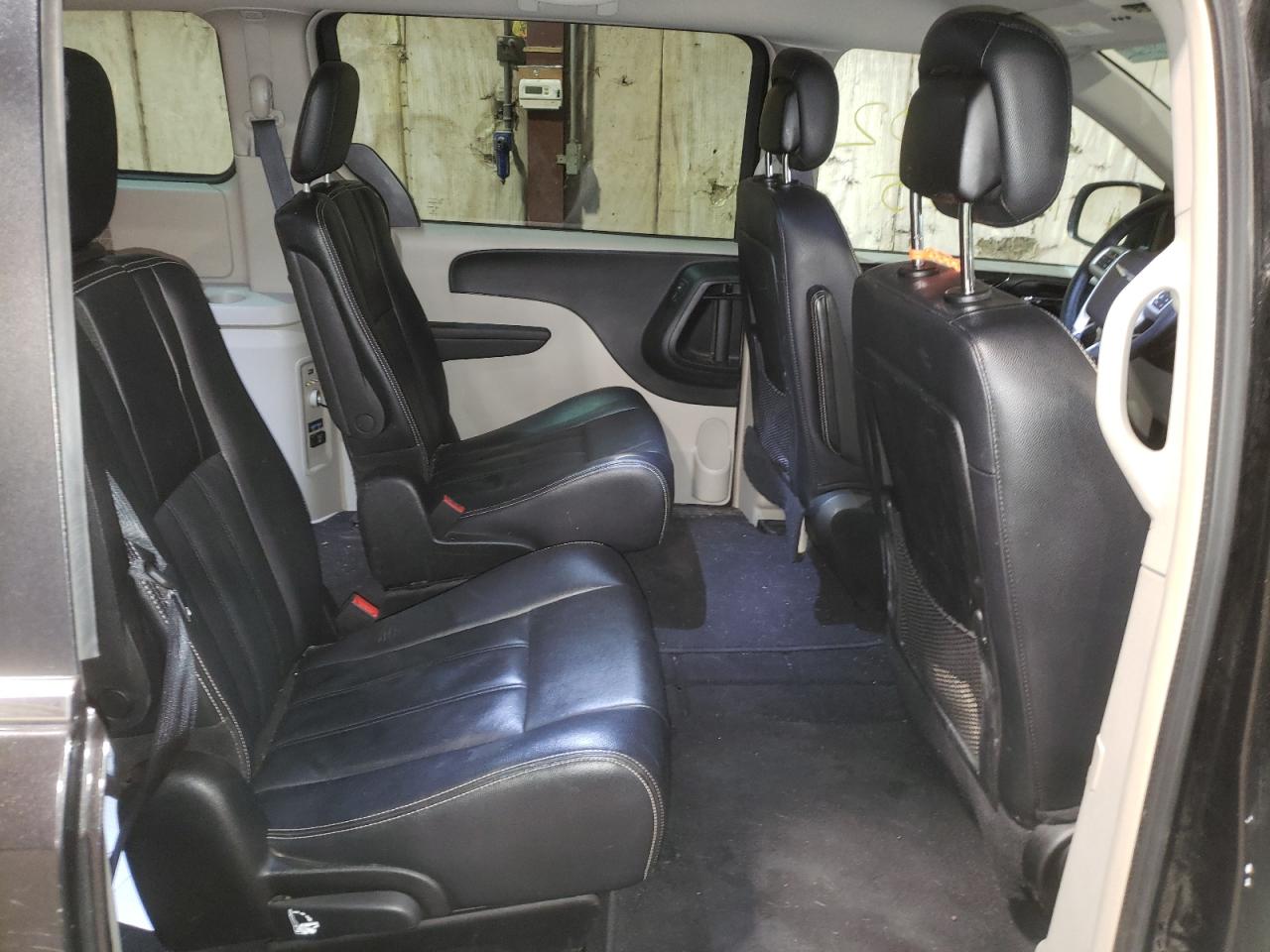 Photo 6 from auction – 2014 CHRYSLER TOWN & COU with VIN 2C4RC1BGXER398653