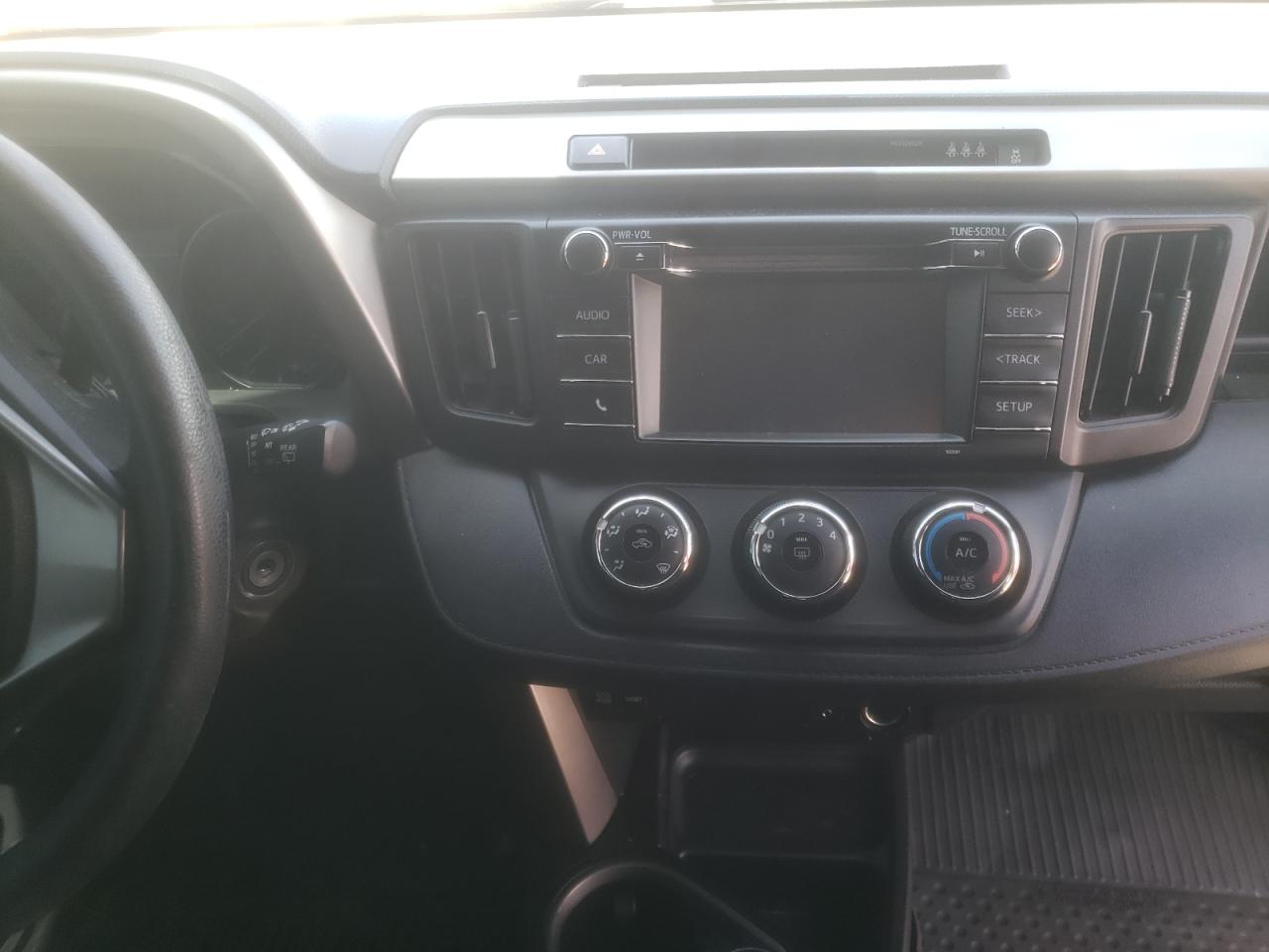 Photo 9 from auction – 2017 TOYOTA RAV4 LE with VIN 2T3BFREV3HW550252