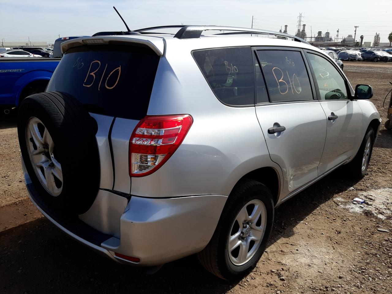 Photo 4 from auction – 2009 TOYOTA RAV4 with VIN JTMZF33V49D005335