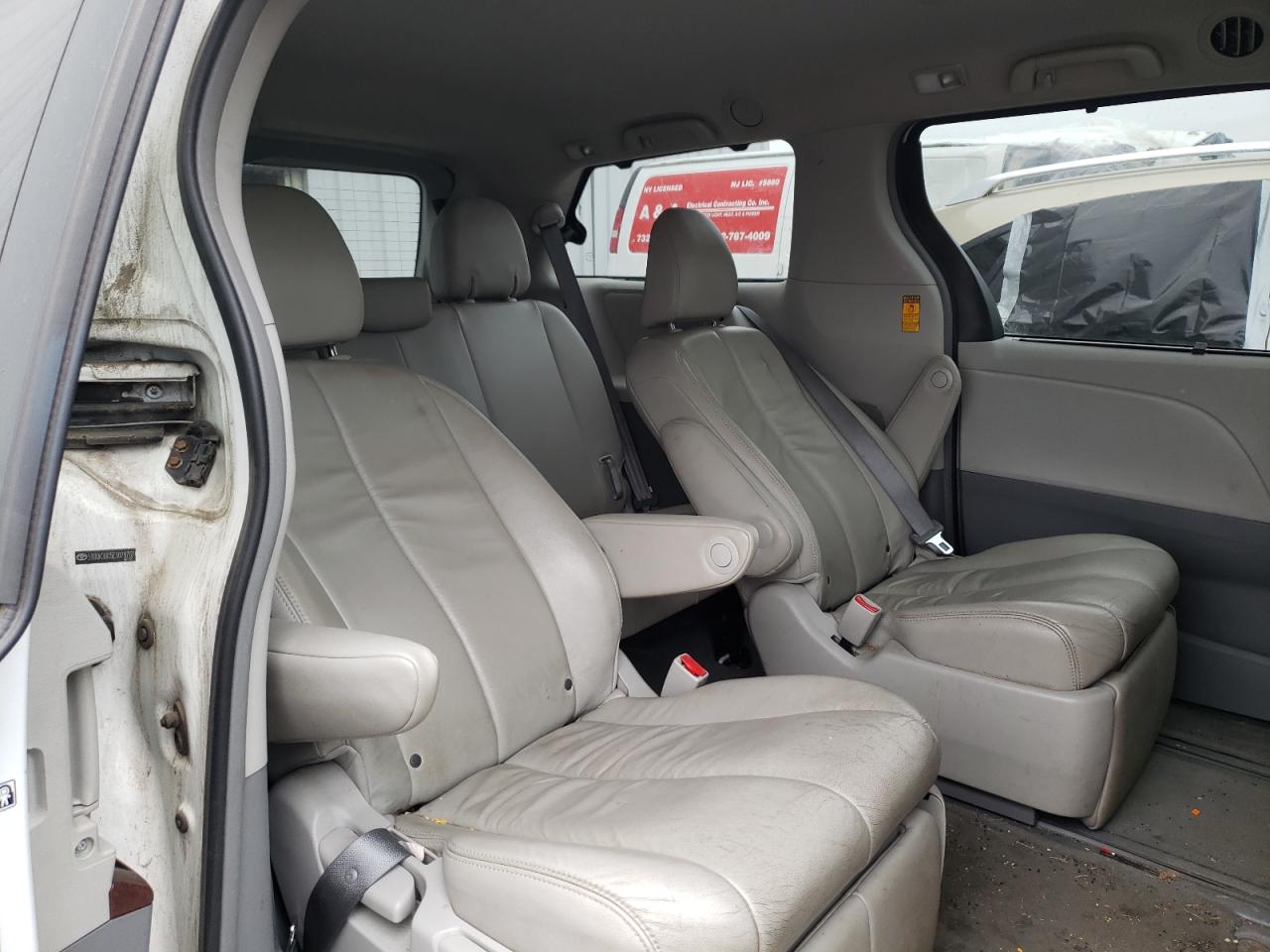 Photo 6 from auction – 2014 TOYOTA SIENNA XLE with VIN 5TDDK3DC5ES079767