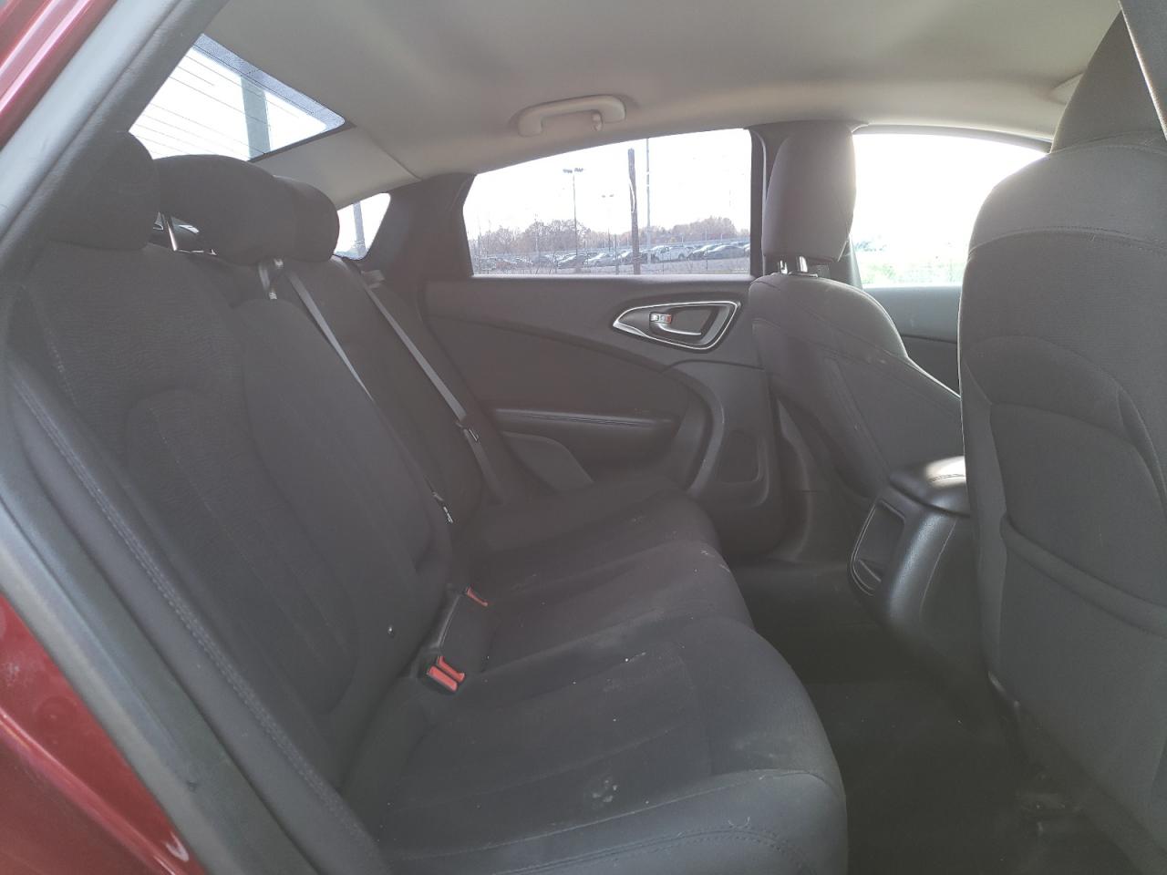 Photo 6 from auction – 2015 CHRYSLER 200 LIMITE with VIN 1C3CCCAB2FN698536