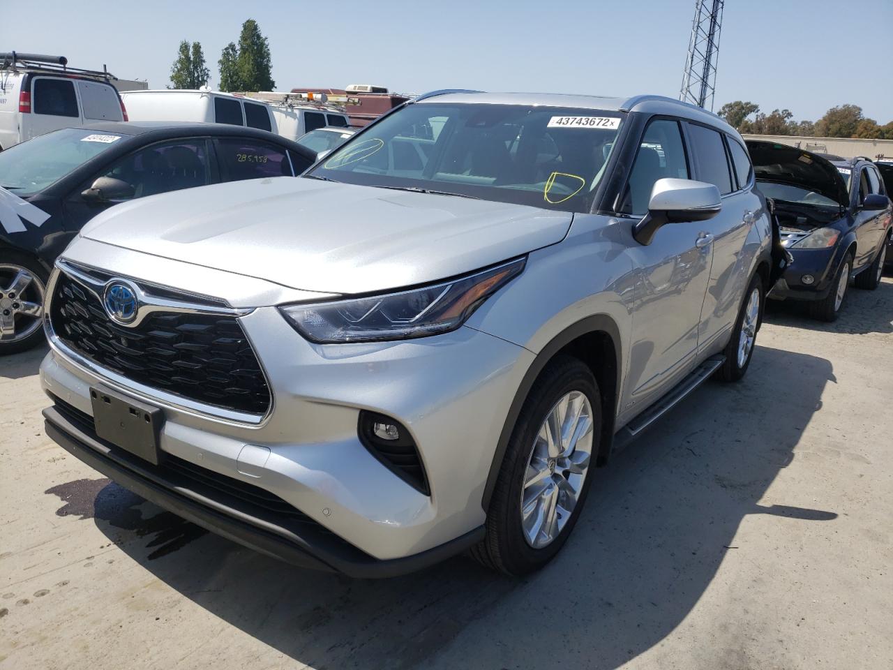 Photo 2 from auction – 2022 TOYOTA HIGHLANDER with VIN 5TDXBRCH0NS542962