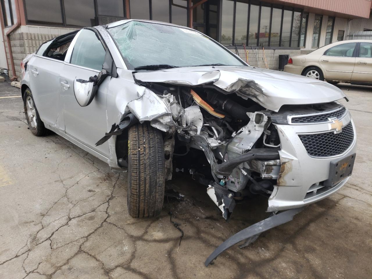 Photo 9 from auction – 2014 CHEVROLET CRUZE with VIN 1G1PC5SB8E7346824