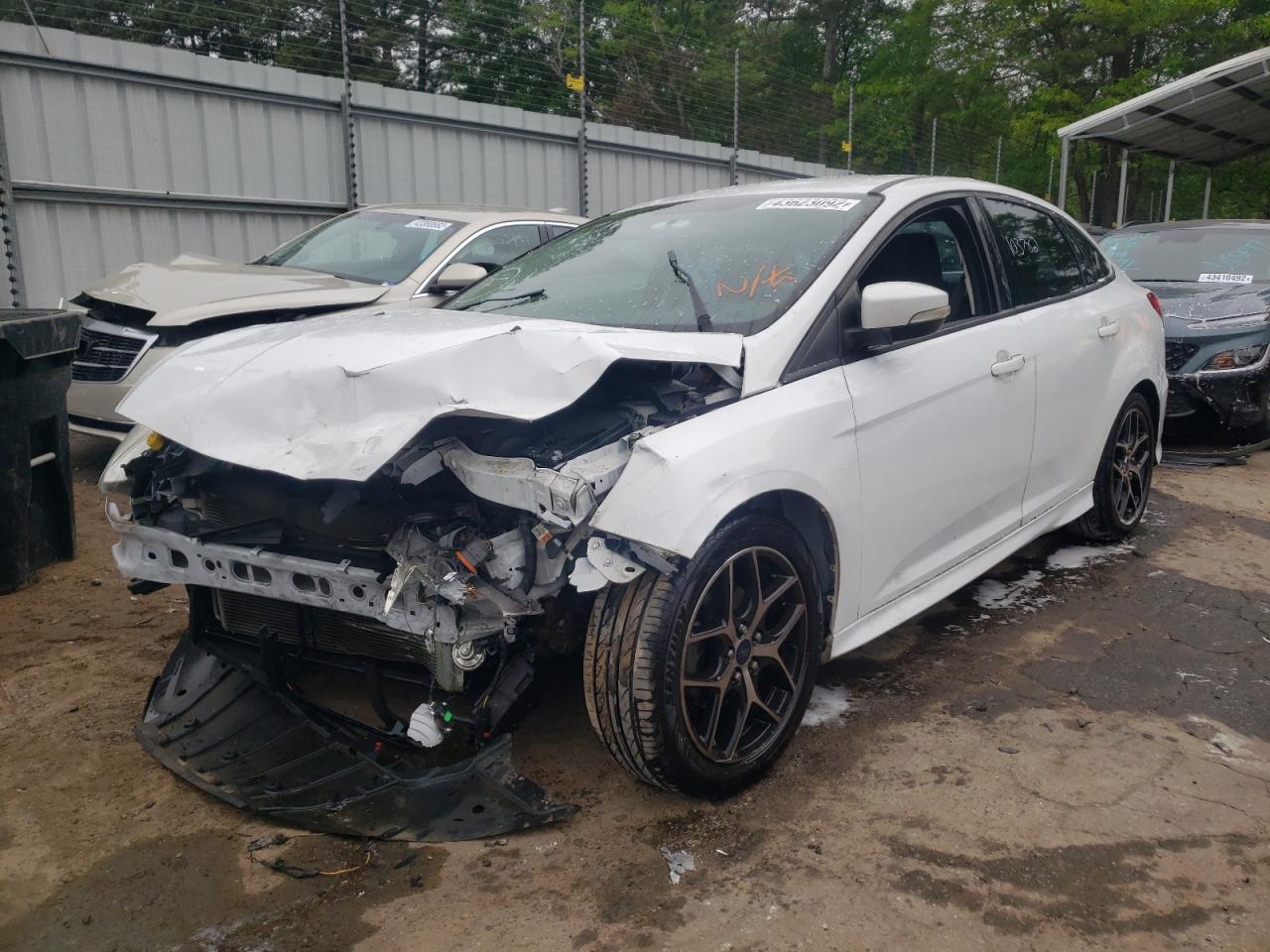 Photo 2 from auction – 2015 FORD FOCUS SE with VIN 1FADP3F20FL338521