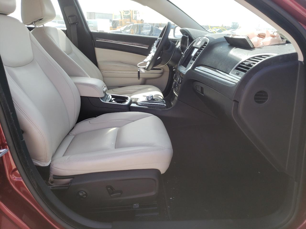 Photo 5 from auction – 2019 CHRYSLER 300 TOURIN with VIN 2C3CCAAG8KH517099