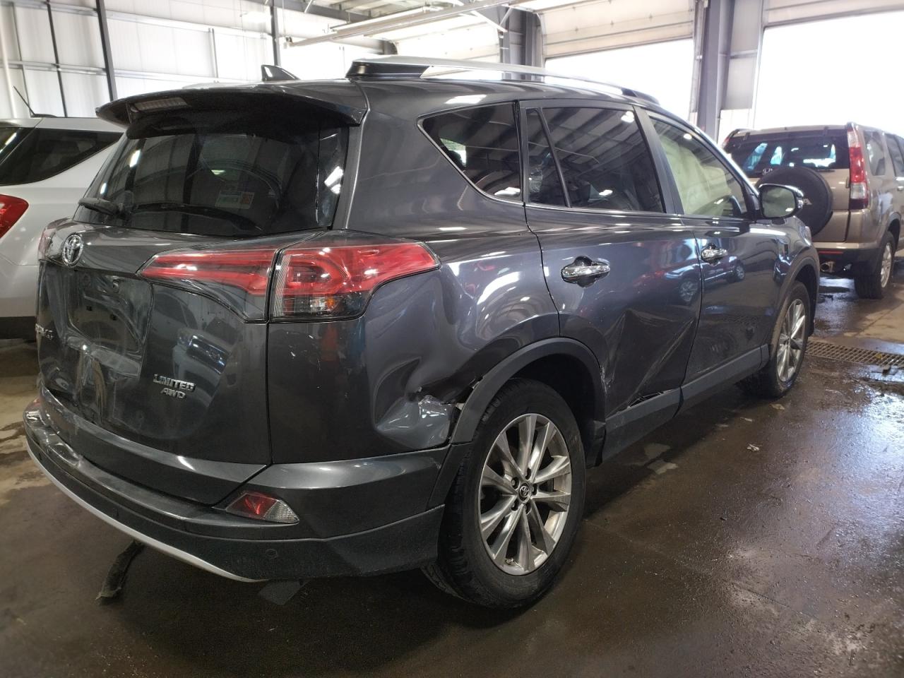 Photo 4 from auction – 2016 TOYOTA RAV4 LIMIT with VIN JTMDFREV2GJ083637