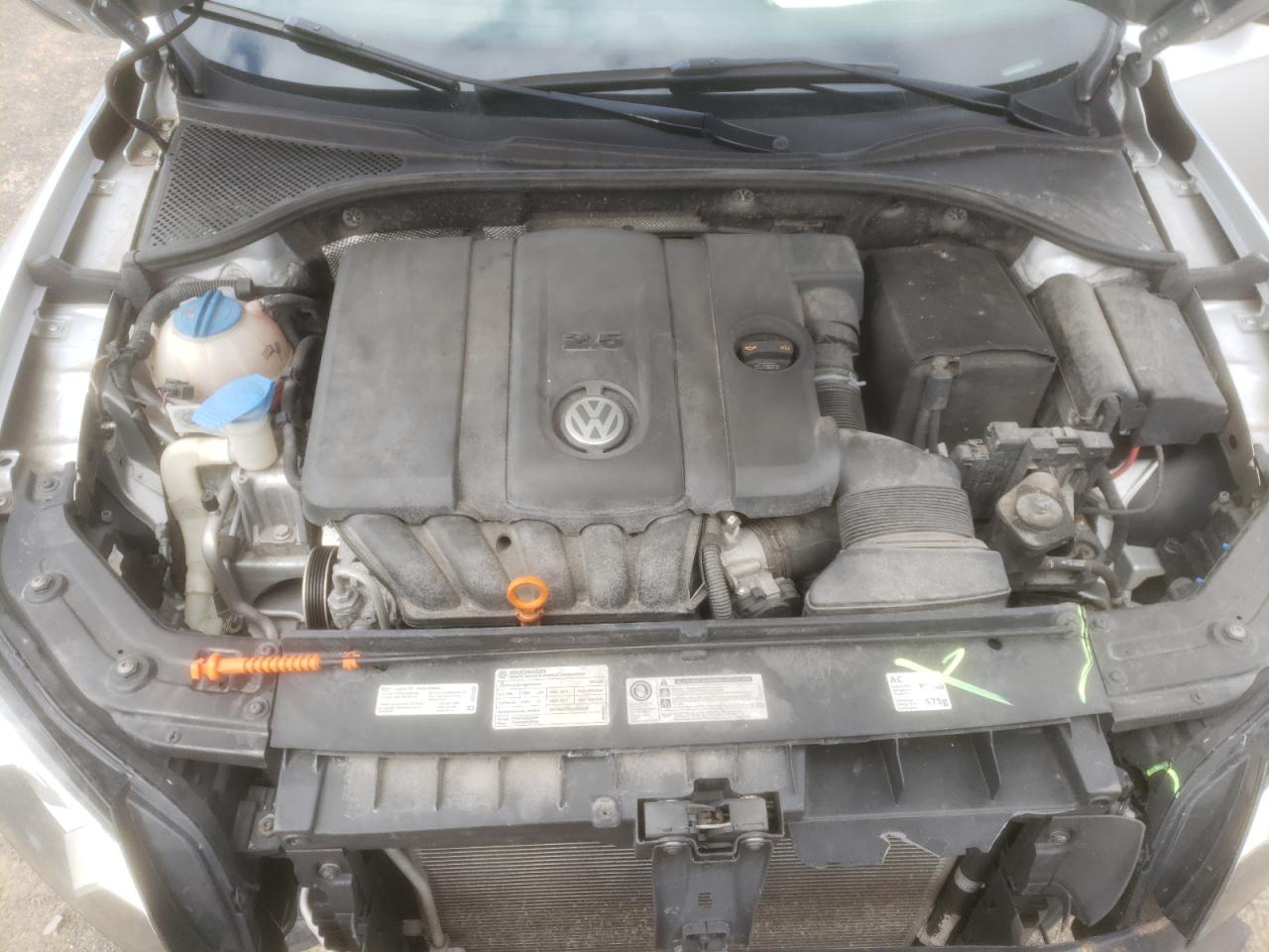 Photo 7 from auction – 2012 VOLKSWAGEN PASSAT SE with VIN 1VWBP7A39CC021757
