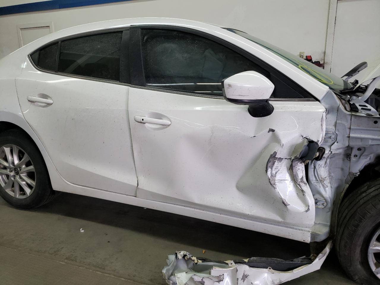 Photo 9 from auction – 2014 MAZDA 3 TOURING with VIN JM1BM1V72E1180415