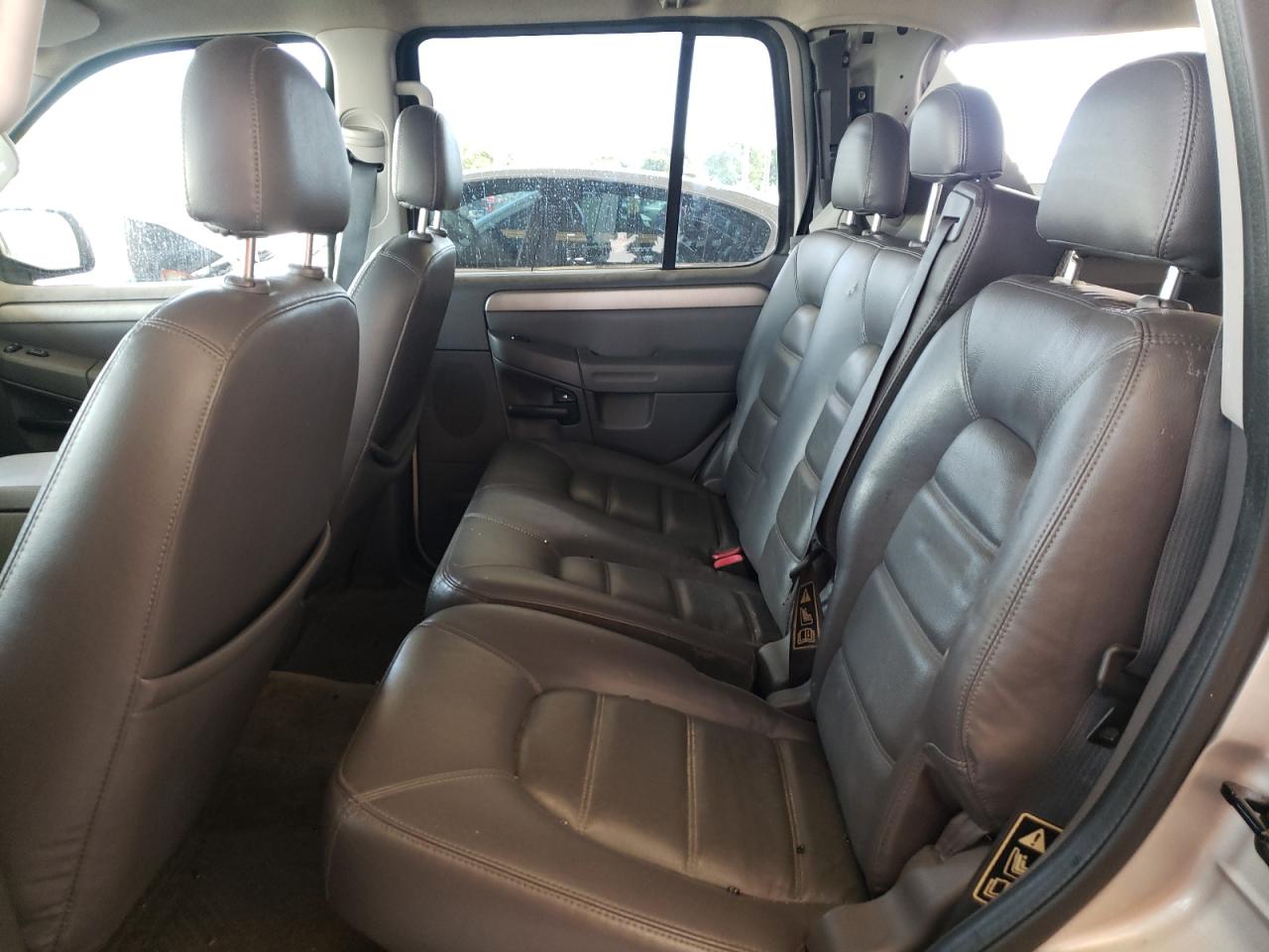 Photo 6 from auction – 2003 FORD EXPLORER X with VIN 1FMZU63K93UA90978