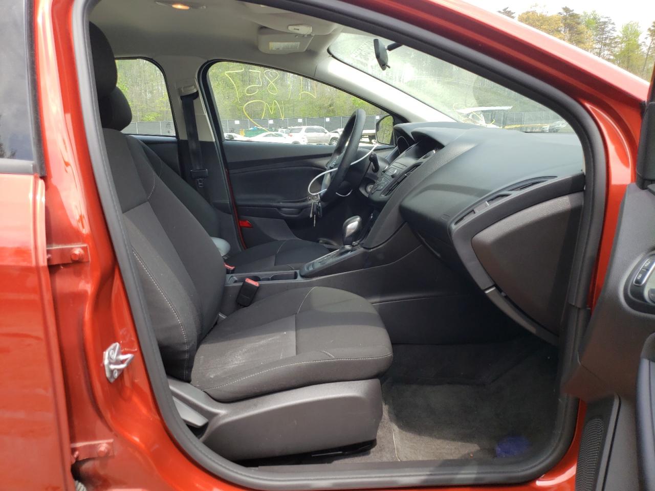 Photo 5 from auction – 2018 FORD FOCUS SE with VIN 1FADP3K27JL246028